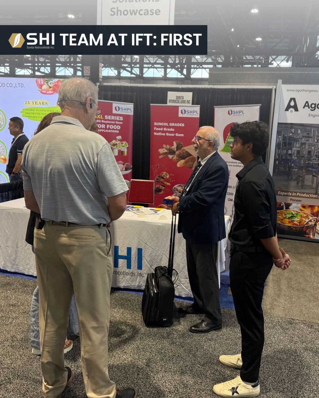 Sunita team in conversation with a customer at the IFT First 2025 booth