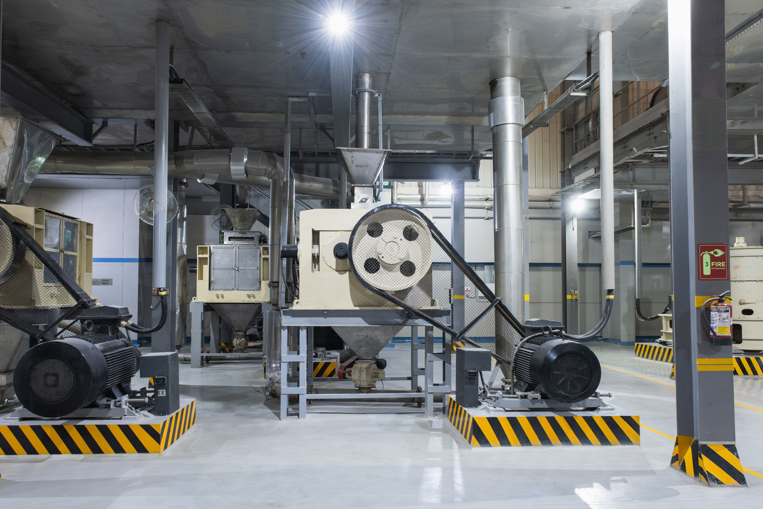 Pulverizer line with dust collection